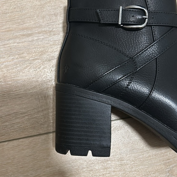 Naturalizer Black Ankle Boots - Picture 4 of 4